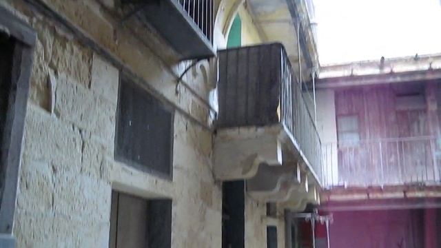 Жильё столичных мальтийцев. Valletta, Malta. смотреть онлайн