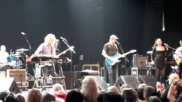 I Zimbra - Jerry Harrison & Adrian Belew - Remain in Light, Warfield Theater, SF - December 30, 202 смотреть онлайн