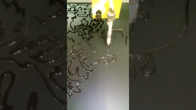 Копия видео "Нанесение прозрачного контура на стекло сатин" смотреть онлайн