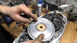 Шестеренки и центрифуга. Установка передней крышки двигателя Днепр.