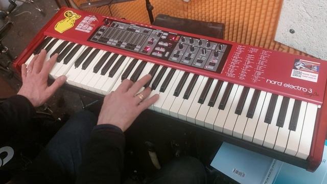 упражнение на триоли на фортепиано