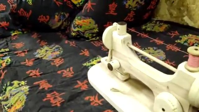 ПЕРВАЯ в МИРЕ деревянная швейная машинка смотреть онлайн