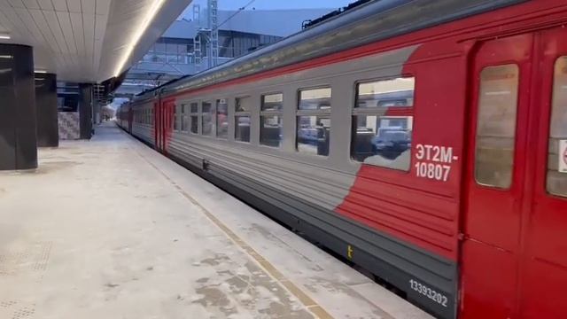 Прибытие поезда на новую платформу на станции Крюково 18 декабря 2022 смотреть онлайн