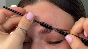 Прореживание бровей и окрашивание красителем Loca