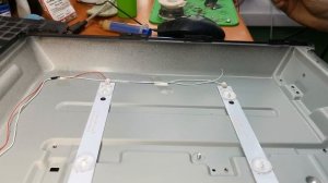 Ремонт телевизора DEXP с интересным дефектом подсветки.