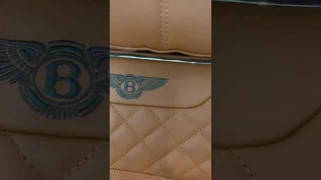 Bentley Bentayga V8 цвет: Onyx смотреть онлайн