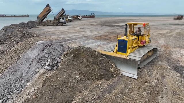 DumpTruck TRAGO DAEWOO HYUNDAI Transport Sport Take It To The Sea And Bulldozer KOMATSU Push Stone смотреть онлайн