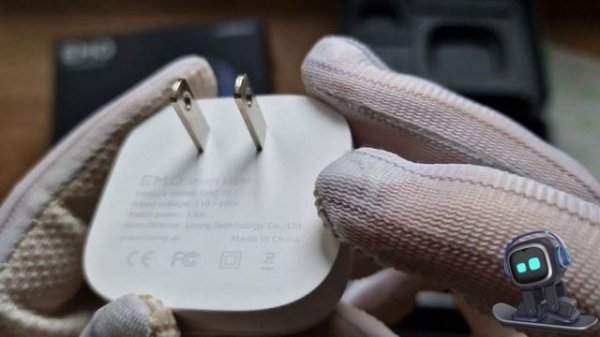 AI EMO Robot Desktop Pet Unboxing | Living Ai