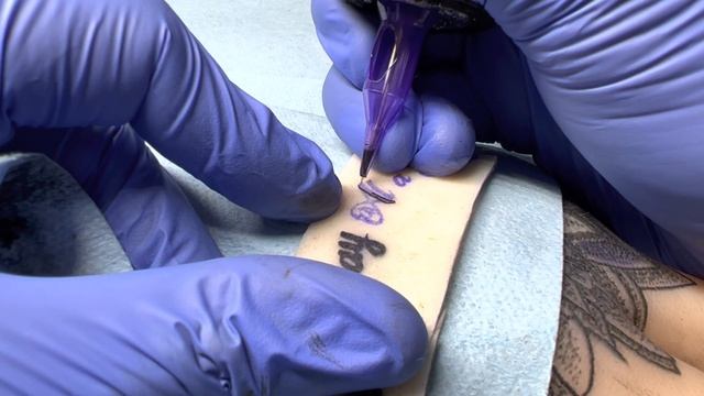Tattooing 101-Tattooing Small Letters смотреть онлайн