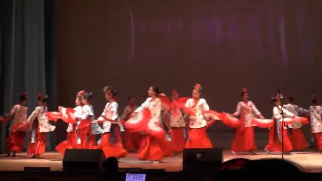 Танец девушек с красными веерами/Chinese with red fans смотреть онлайн