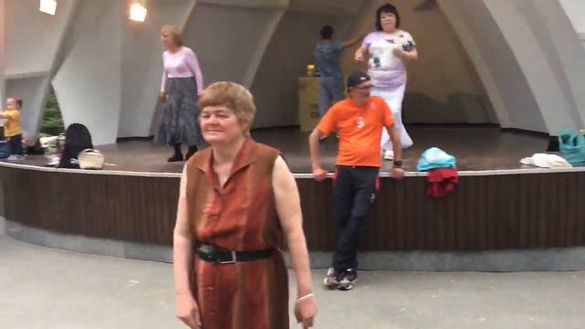 А у нас все пучком!!!???Танцы в парке Горького!!!??Харьков☘️?Май 2021 смотреть онлайн