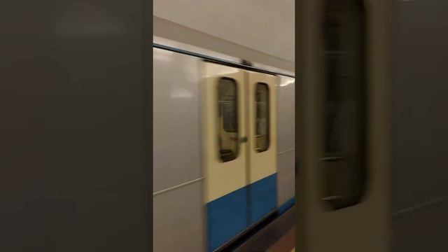 "Ока" на станции Проспект Мира Калужско-рижской линии #Shorts смотреть онлайн