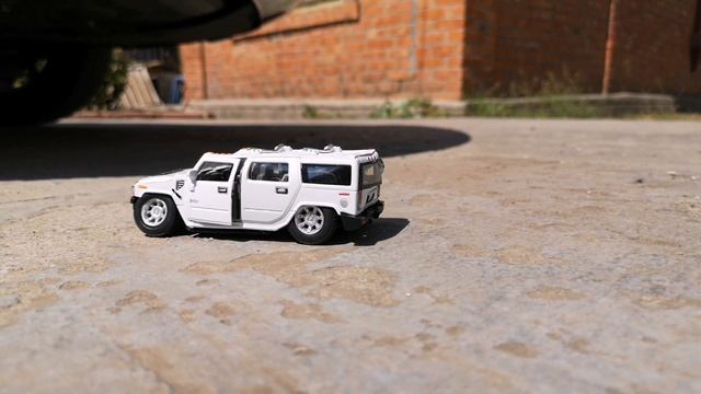 Краш тест Hummer H2 от KINSMART