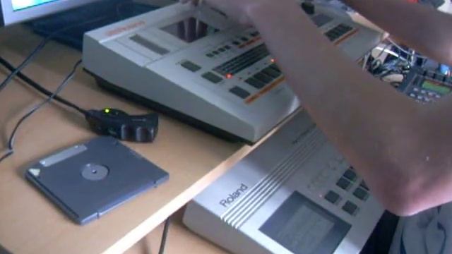 Roland TR-707 & TR-626 Demo смотреть онлайн