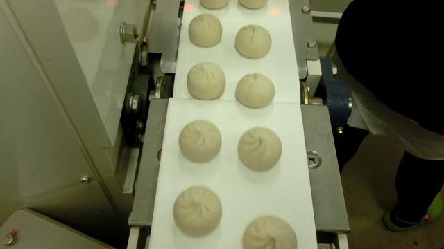 Производство и автоматическая укладка Хинкали на подносы смотреть онлайн