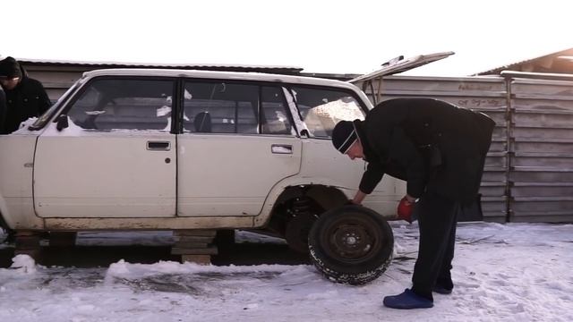 От СКРЕПКИ до ДОМА НА КОЛЁСАХ!!! Как можно обменять Скрепку на авто? Моя первая машина! Ваз 2104 смотреть онлайн