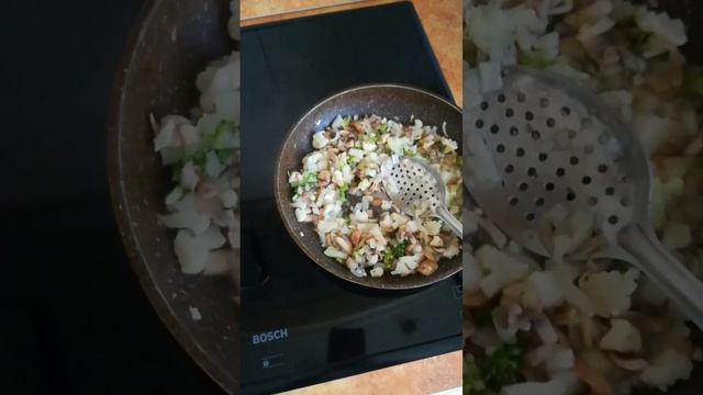 Очень вкусное блюдо из картошки, курицы, грибов, лука, брокколи и цветной капусты! ? смотреть онлайн