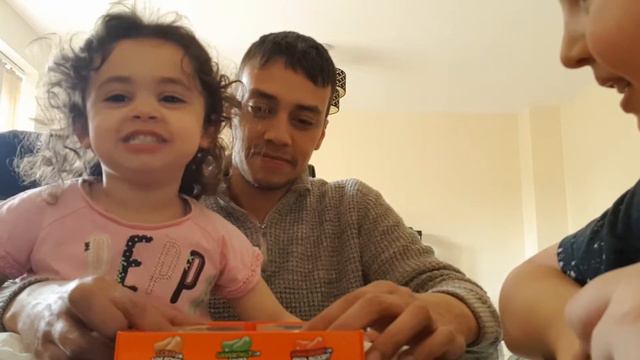 DOUBLE DARES JELLY BEAN GAME!! Daddy, iyla and coolie having a game!! смотреть онлайн