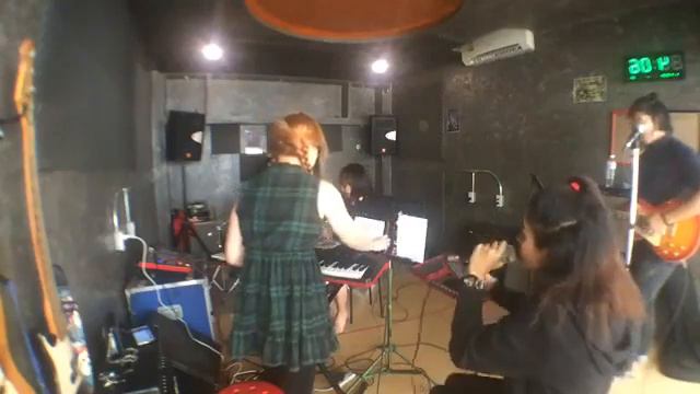 แป๊ะ Synderome ซ้อมเบสกับวงต้อม смотреть онлайн