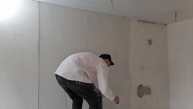 Как шпаклевать стены под обои. Шпаклёвка стен под обои своими руками. Всё о шпаклёвка стен под обои смотреть онлайн