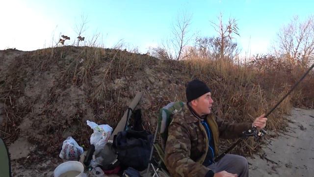 ФИДЕР для НАЧИНАЮЩИХ. Ловля осенней плотвы в ноябре. смотреть онлайн