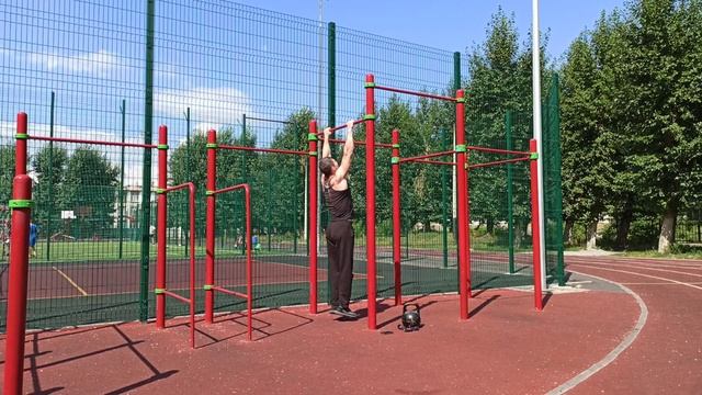 Пари на 1000$. 40 подтягиваний + 40 отжиманий на брусьях за 10 минут от Дениса Семенихина смотреть онлайн