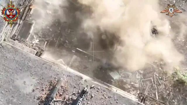 Дроны спецназа ловят боевиков во время десантирования в Часов Яре 58 обСпН уничтожает технику и лич смотреть онлайн