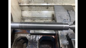 Режу шпильку мех резцом с размыканием.