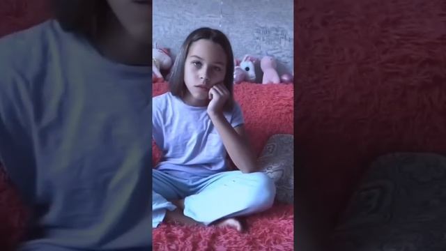 У Миланы есть 3 сестры.Милана покрасила волосы в блонд.Это лайк детка.Милана Некрасова смотреть онлайн