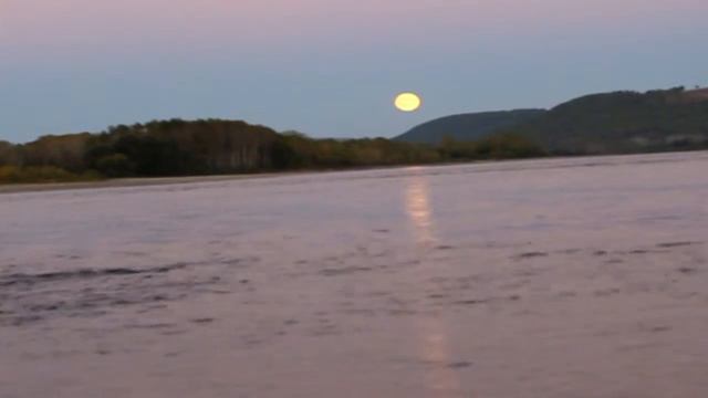 Восход луны на реке смотреть онлайн