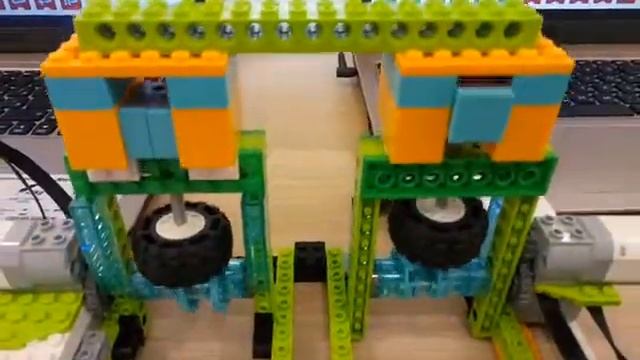 Engine Piston Lego Wedo 2.0 (Поршень) смотреть онлайн