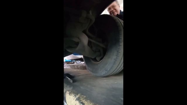 Стук в передней подвеске Mercedes-Benz Sprinter смотреть онлайн