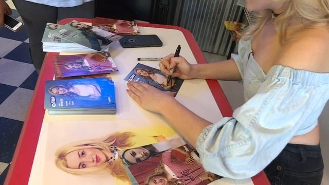 Houston Life: Peyton List Interview (10/03/2017) смотреть онлайн