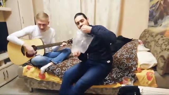 Саня Играет На Гитаре смотреть онлайн