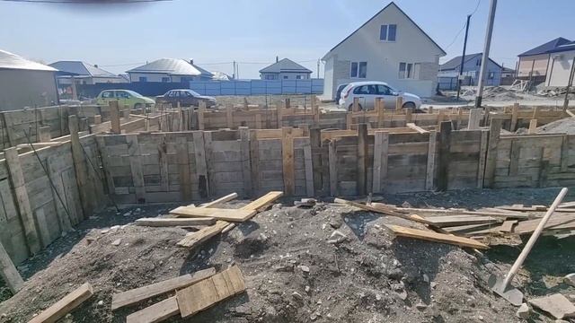 Натухаевская. Заливка высокого цоколя 9 х15 метров в суровых погодных условиях)) смотреть онлайн