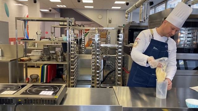 Мастер-класс: «Кондитерские изделия из заварного теста: пирожное «Шу» и эклеры» смотреть онлайн