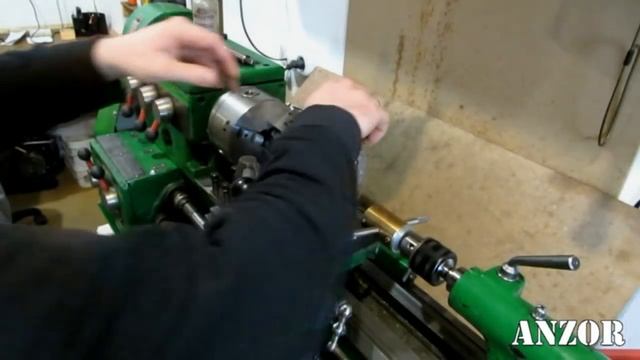 Как нарезать РЕЗЬБУ на хвостовике разборного НОЖА. Часть 2 (помогает токарный ТВ-4) смотреть онлайн