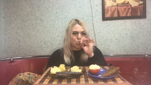 Мукбанг малосольная рыба Иваси/картошка и закуска из помидоров и сыра смотреть онлайн