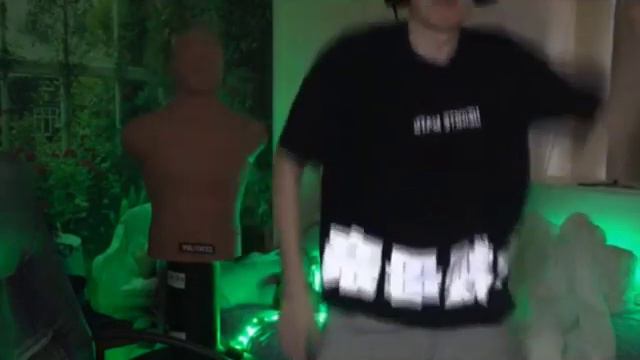 Бустер сошел с ума и поет 10 часов!!! смотреть онлайн