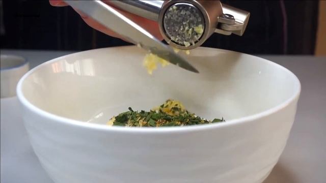КУРИЦА С СОЧНОЙ ГРУДКОЙ. Курица в духовке с травами, специями и сливочным маслом смотреть онлайн
