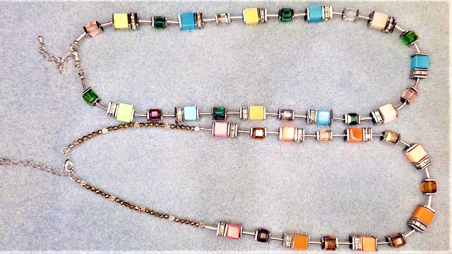 Украшения в стиле Кур де Лион своими руками. Как прикрепить карабин красиво. смотреть онлайн