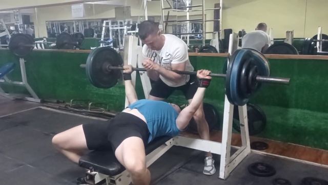 Жим лёжа 115кг в первый раз смотреть онлайн