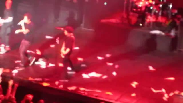 Simple Plan - Loser Of The Year (live @ ДК им. Ленсовета 14.04.2012) смотреть онлайн