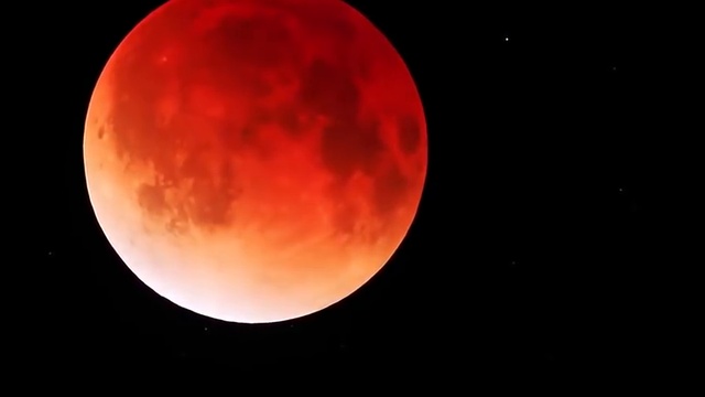 Суперлуние и лунное затмение смотреть онлайн