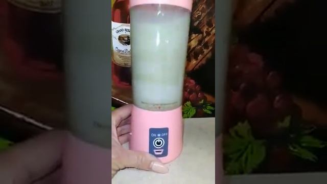 Experiment: Portable juicer vs grapes. Cheap Chinese Portable Blender vs fruit... смотреть онлайн