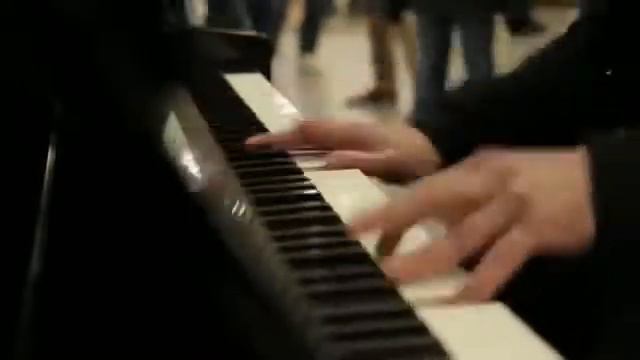 Best Performer Piano_When A Professional Musician Sits Down At A Public Piano