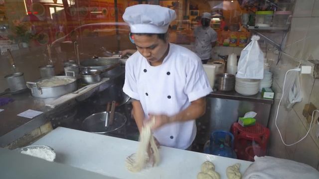 CHINATOWN Street Food Tour In Binondo Manila - HOPIA & LAMIAN + FILIPINO CHINESE FOOD IN PHILIPPINE