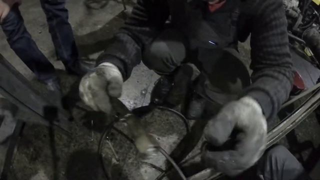 При выполнении техобслуживания КМУ PALFINGER PK23500 обнаружена течь РВД в балке аутригера, ремонт. смотреть онлайн