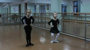 Сотэ, прыжки по 6 позиции + реливе. Наши малыши - Таечка и Вероника.