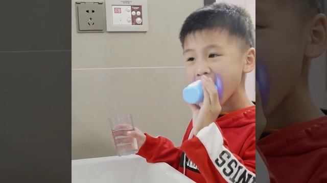 Детская зубная щетка.